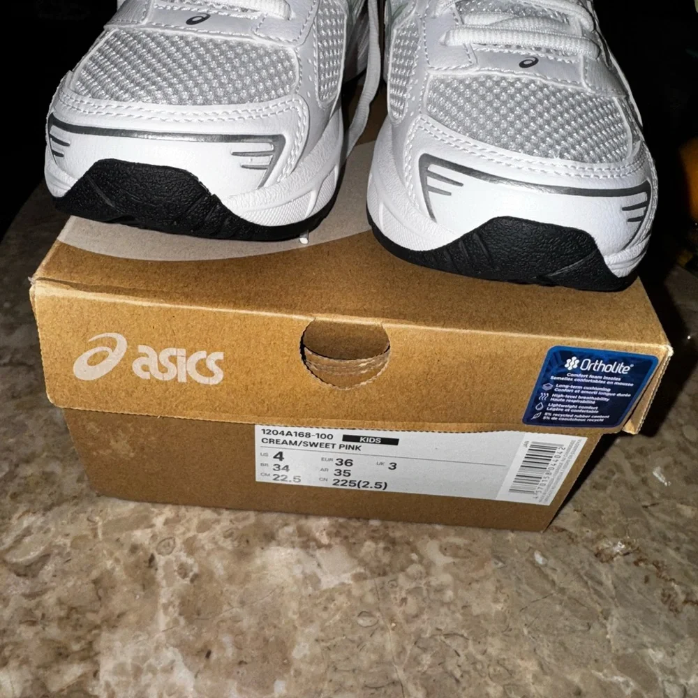 ASICS - Picture 4 of 4